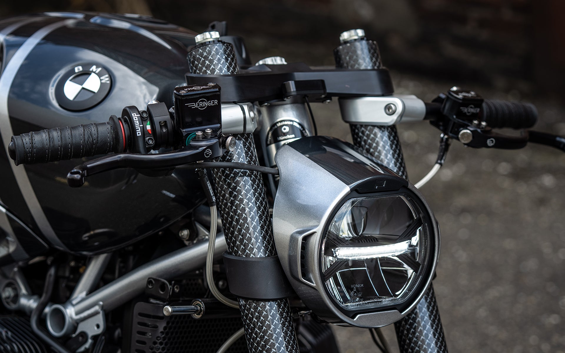 BMW R nineT R9T front end triple yoke motogadget caferacer custom aluminum cnc fork bridge