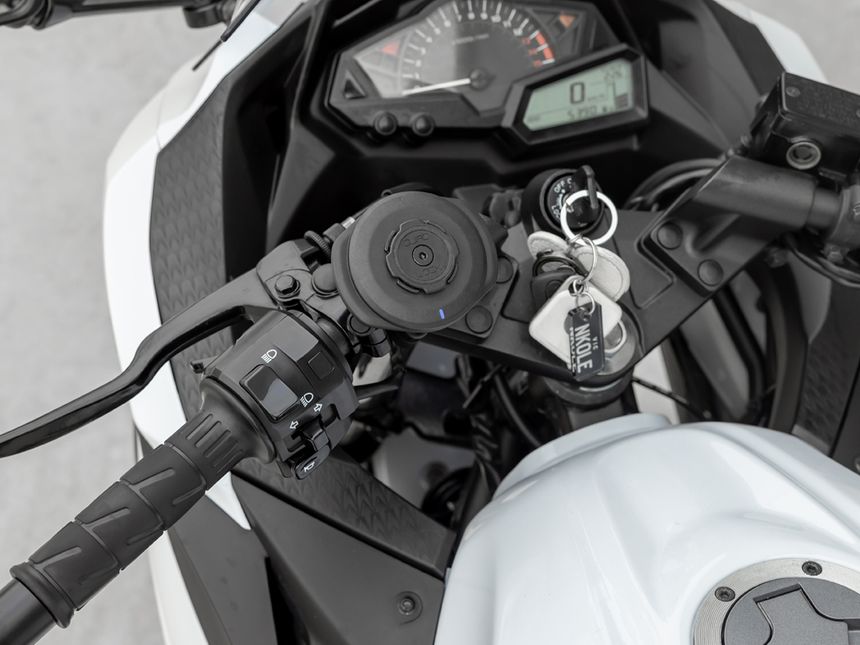 Quad lock Weatherproof Wireless Charging Head