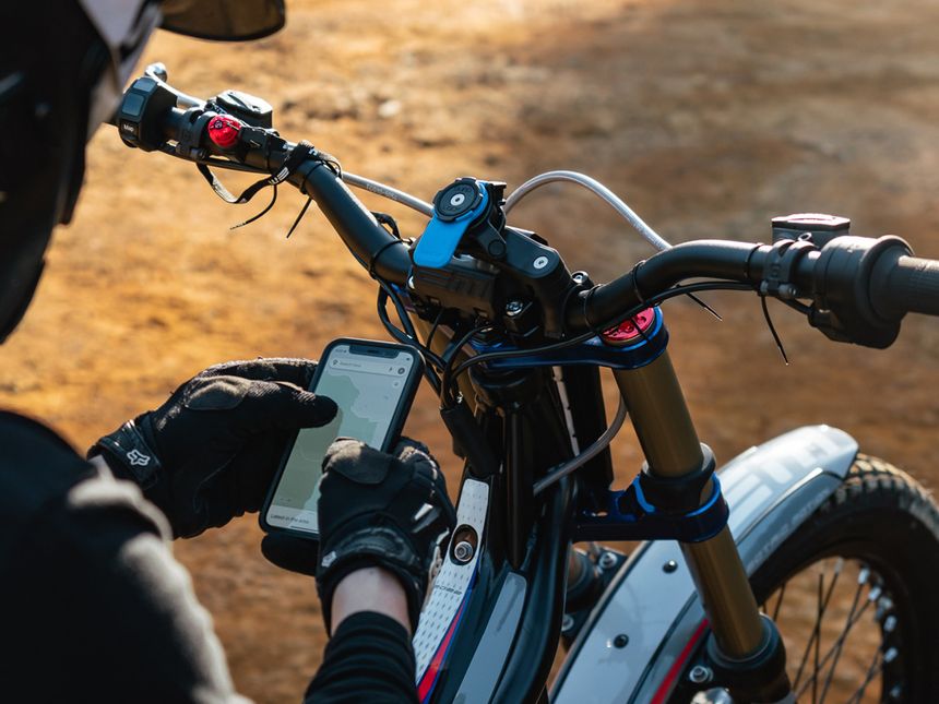 Quad lock motorcycle handlebar mount